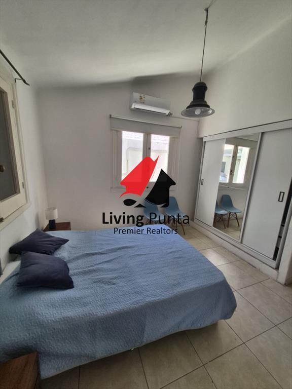 Casa de dos dormitorios en alquiler anual en del