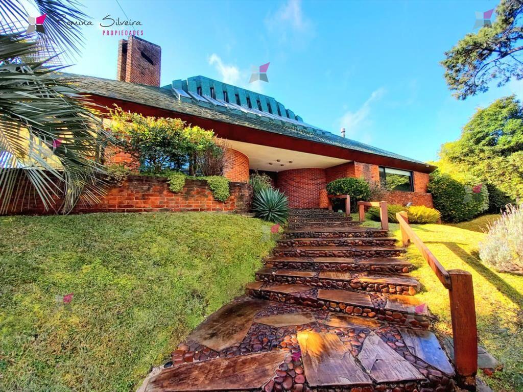 VENTA DE CASA DE 5 DORMITORIOS EN CANTEGRIL PUNTA