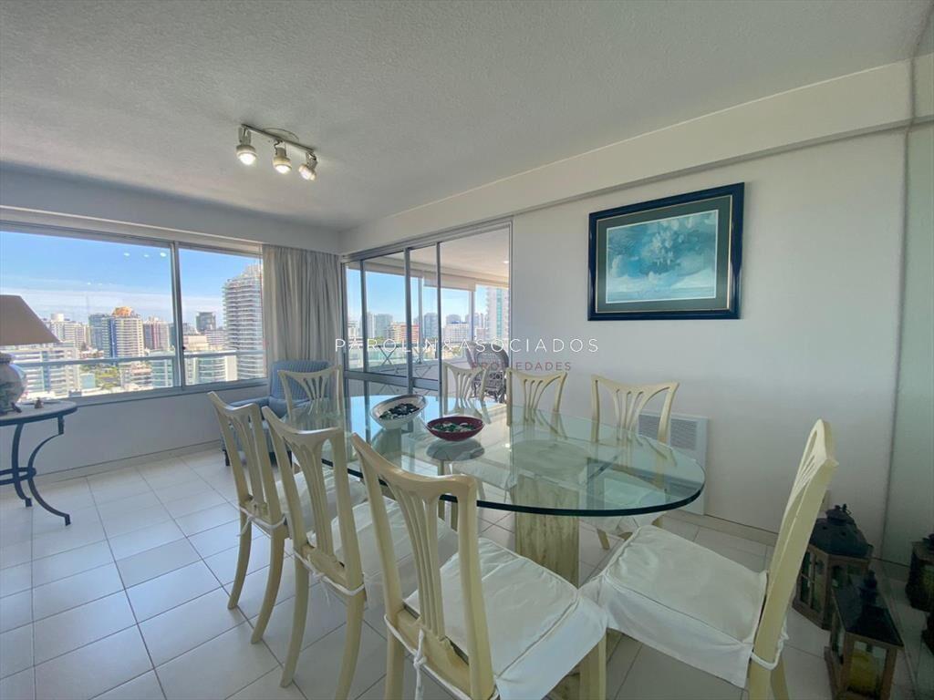 Apartamento en venta de 3 dormitorios en Edificio