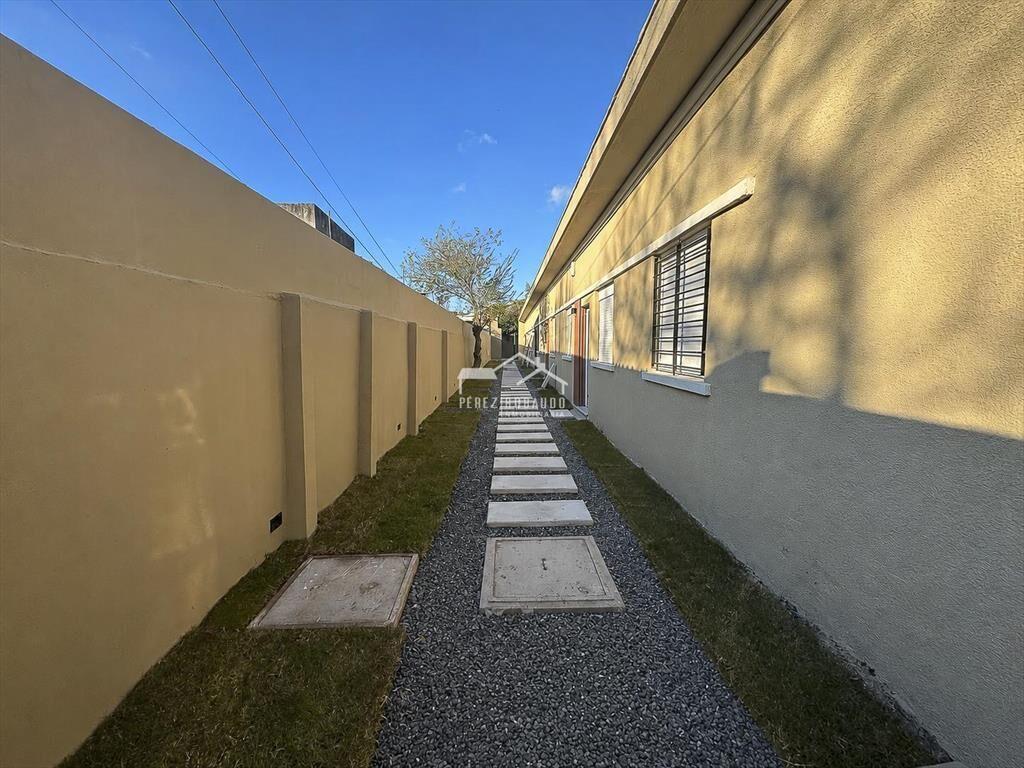 Venta apartamento de 1 dormitorio, planta baja- Carrasco No