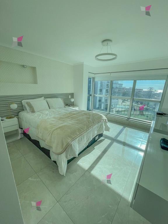 VENTA DE APARTAMENTO DE 3 DORMITORIOS Y SERVICIO