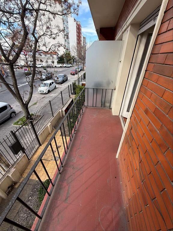 ALQUILER APARTAMENTO 1 DORMITORIO POCITOS AL FRENTE CON BAL