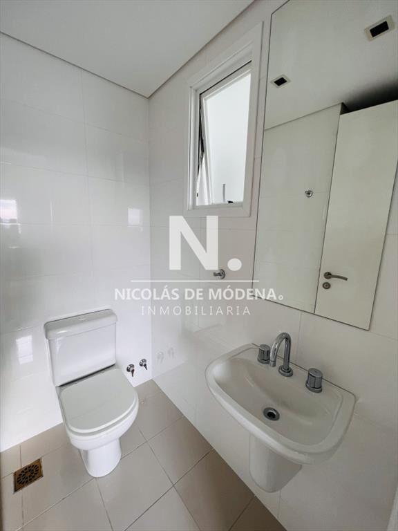 Vende apartamento de 2 dormitorios con hermosa vista. Mansa