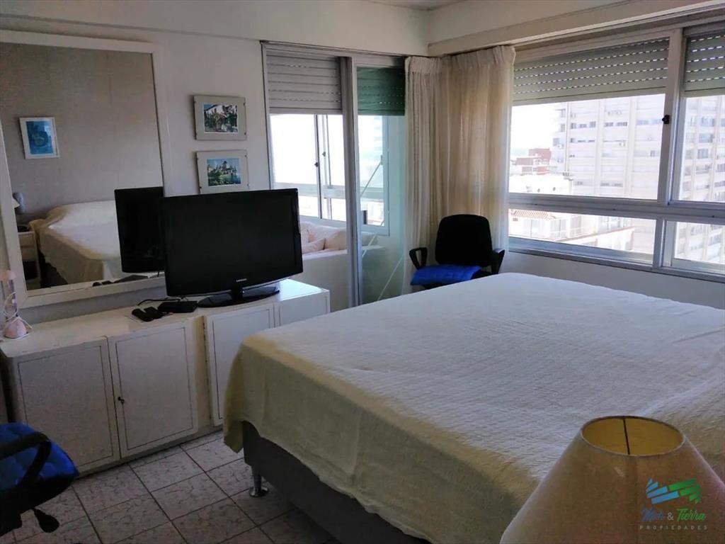 Vendo apartamento 2 dormitorios, vista al mar, en