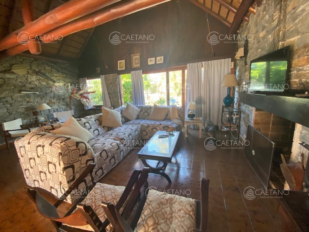 Casa en Pinares 3 dormitorios con piscina y