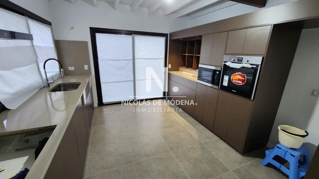 En venta espectacular casa en La Barra de 4