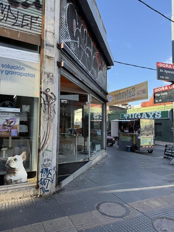Venta Esquina Paso Molino – 3 Locales Comerciales con Renta