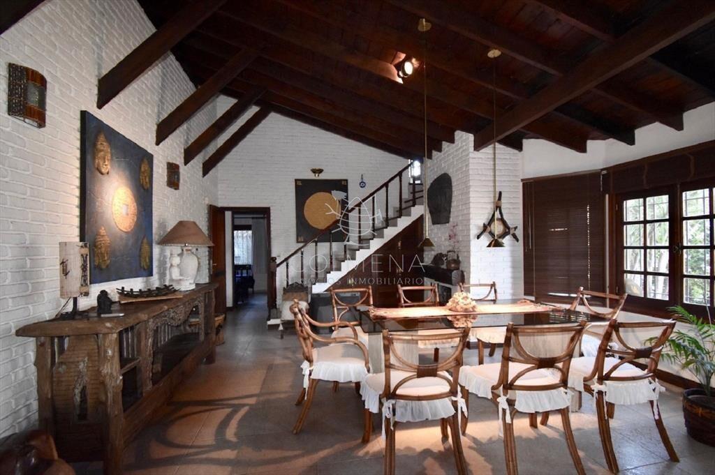 Casa en Playa Mansa de Cuatro Dormitorios en del