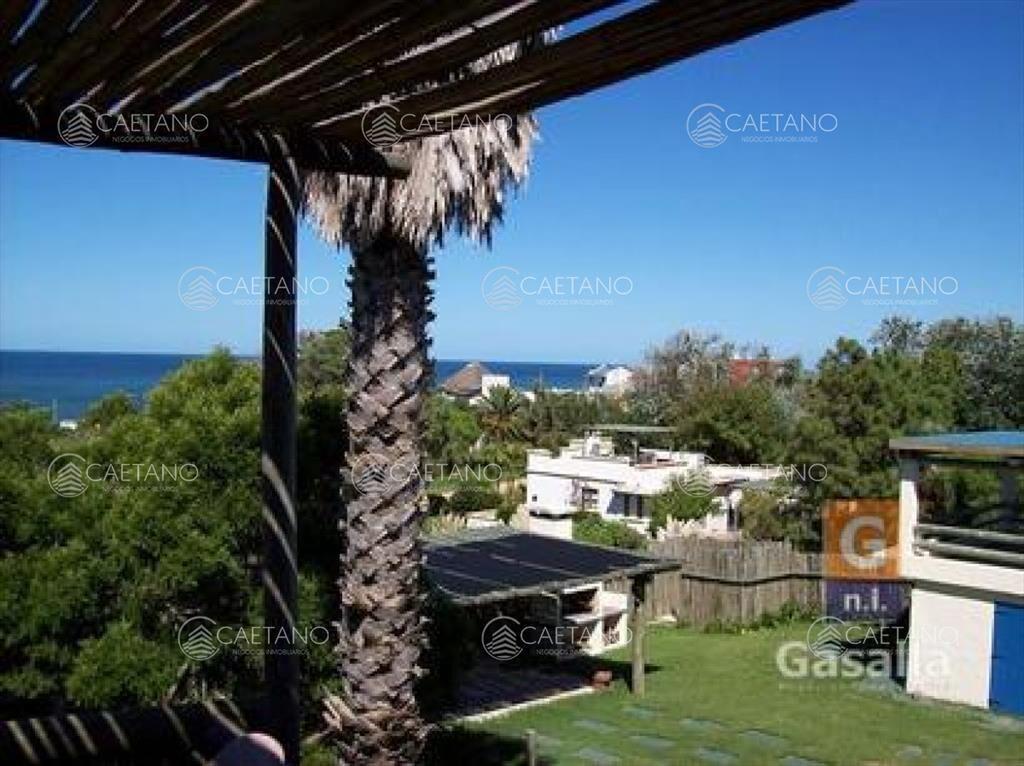 Casa en venta en El Chorro a 200 mts del mar