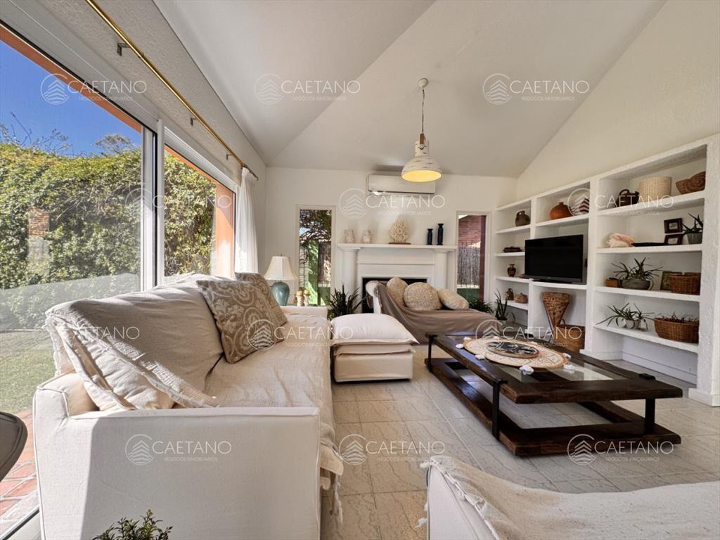 Venta casa 3 dormitorios. Playa brava, Punta del Este.