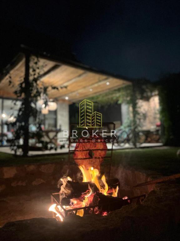 Alquiler de muy linda casa de diseño en Montoya