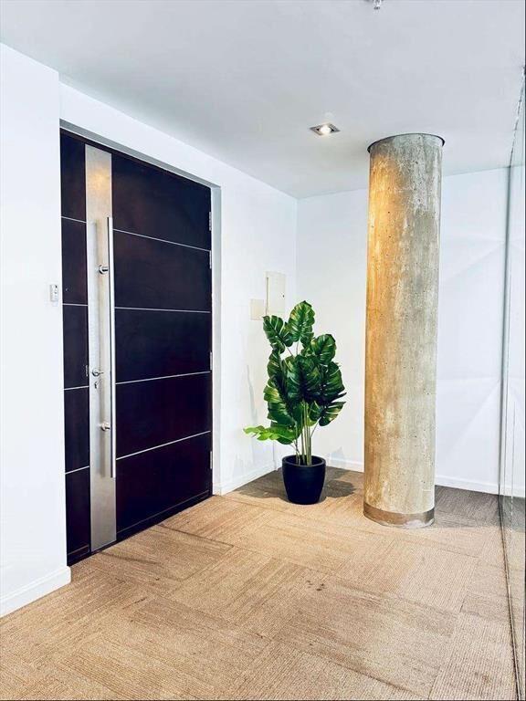 ALQUILER o VENTA - OFICINA - CIUDAD VIEJA - EDIFICIO DE CAT