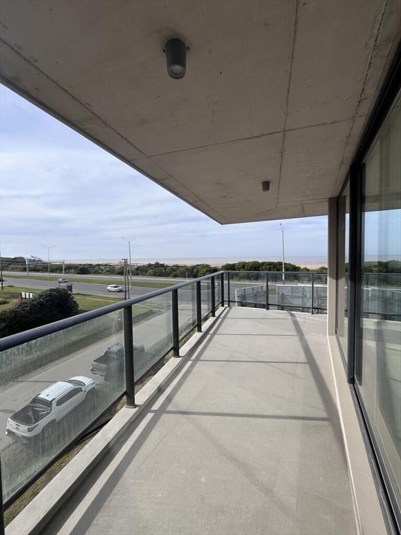 APARTAMENTO A ESTRENAR SOBRE RAMBLA COSTANERA