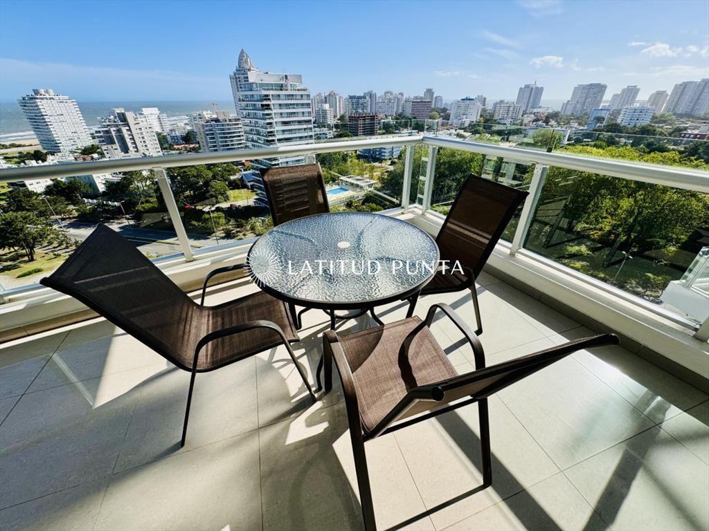 One, amplio apartamento de 3 suites