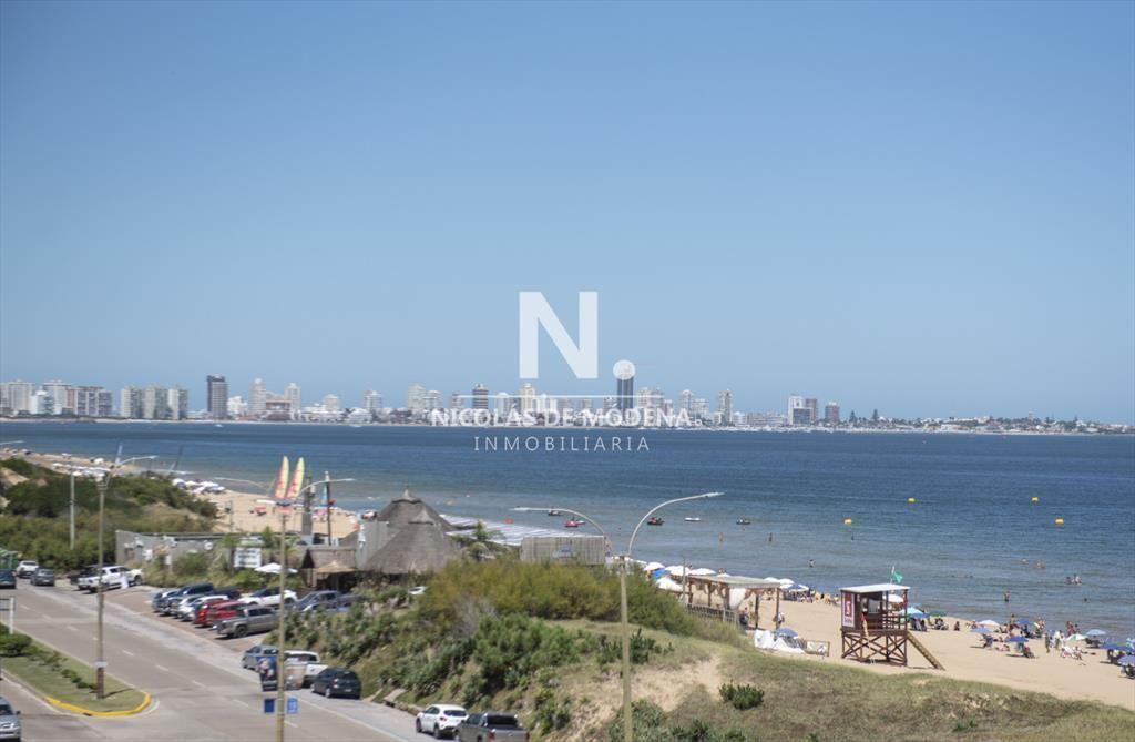 Vende hermoso Penthouse en Playa Mansa con azotea