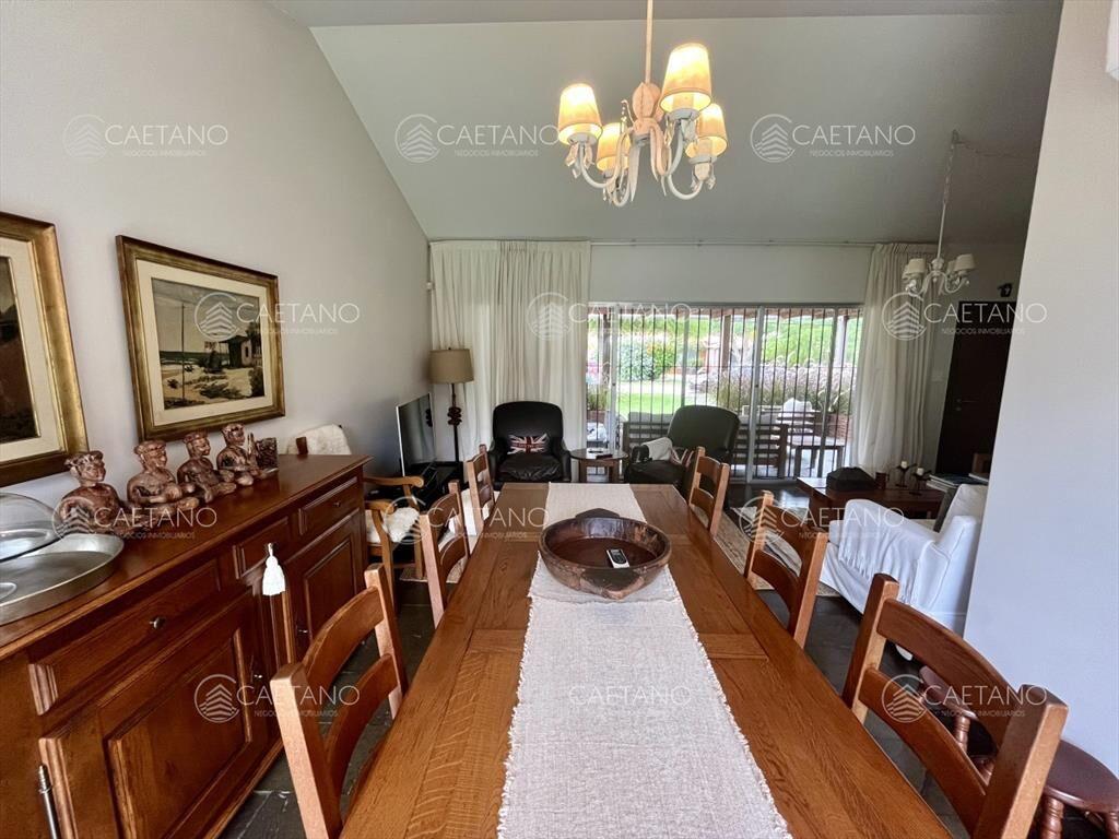 Venta casa 3 dormitorios. Pinares, playa mansa