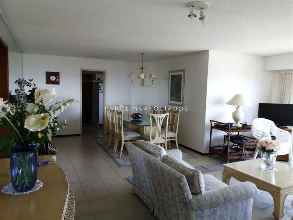 Apartamento en venta de 3 dormitorios en Punta