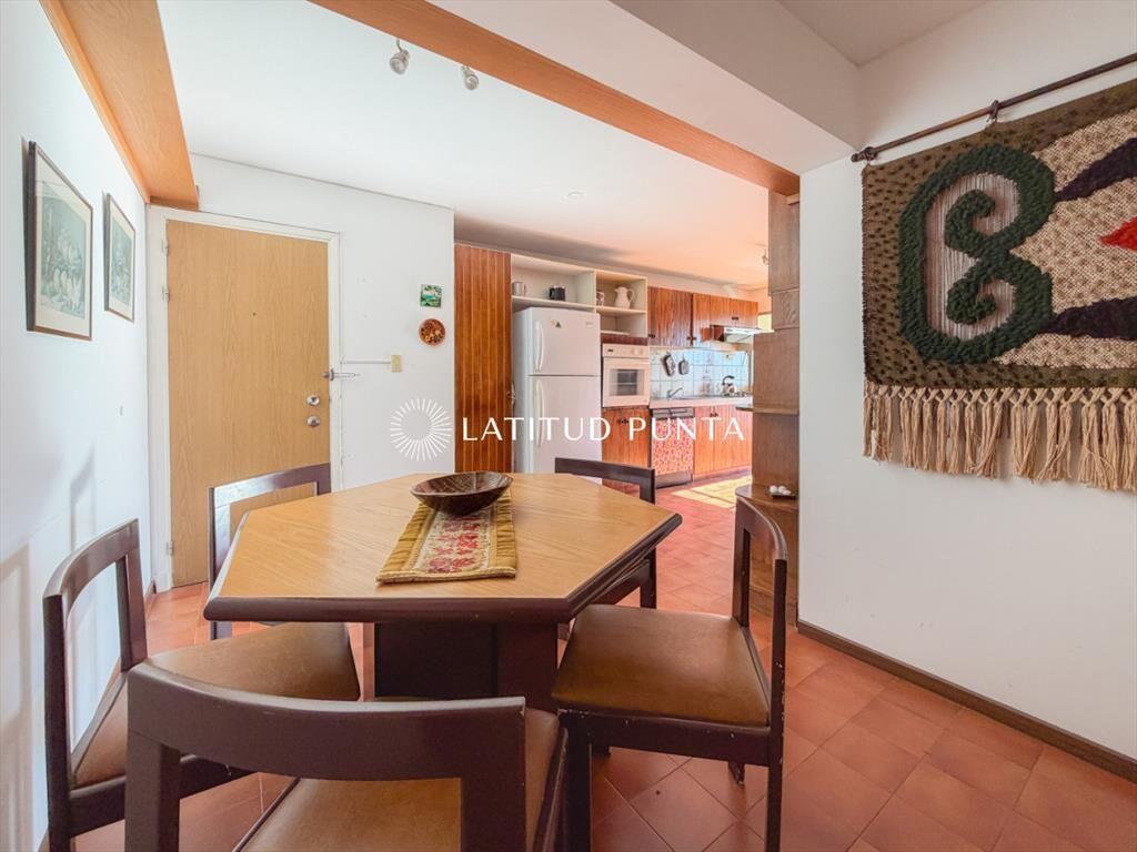 Piso alto en Brava, 3 suites más dependencia