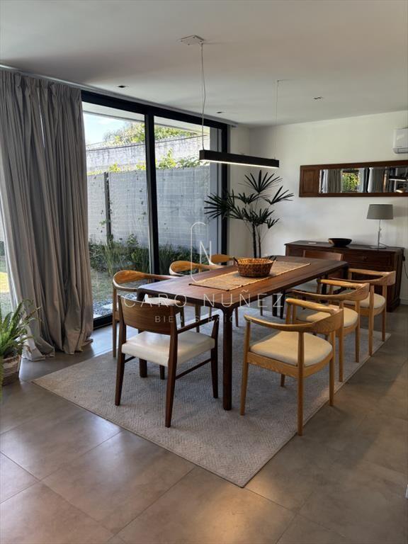 Venta casa moderna 4 dormitorios Carrasco Sur