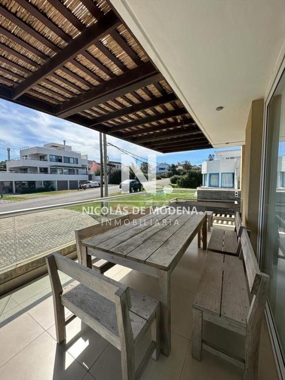 Vende apartamento de 3 dormitorios en la Barra