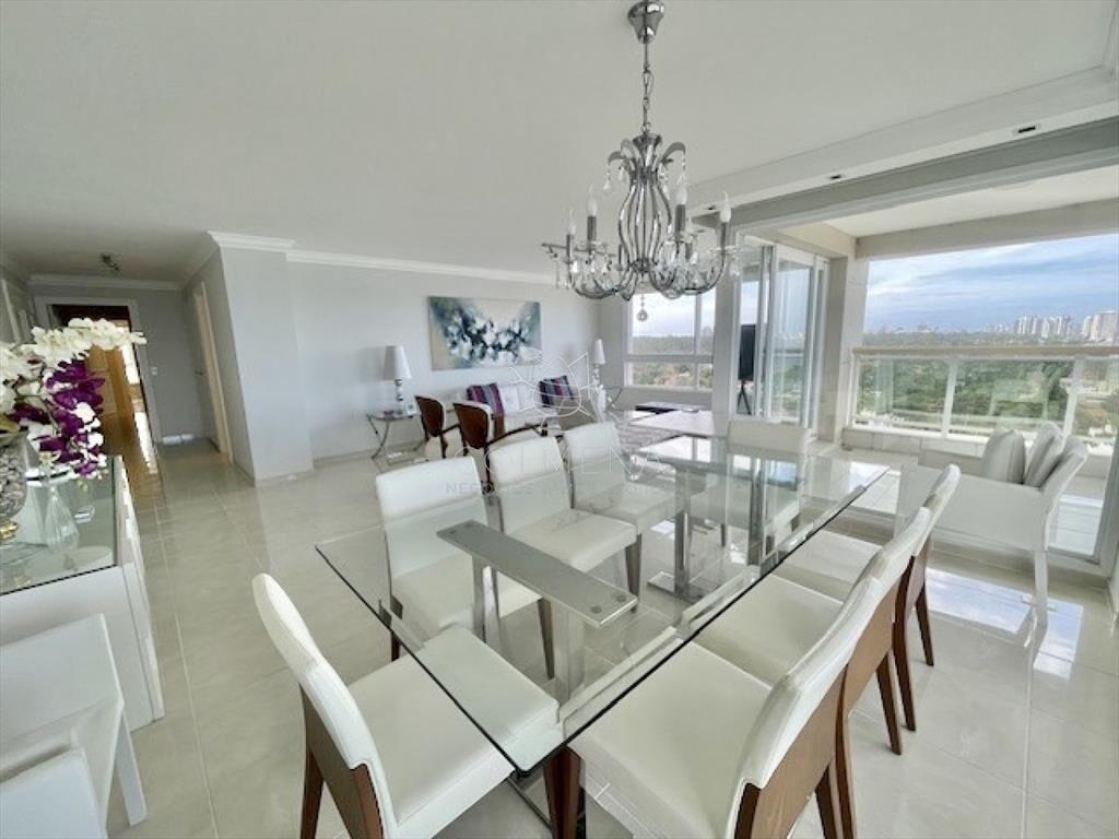 Apartamento en torre de categoría