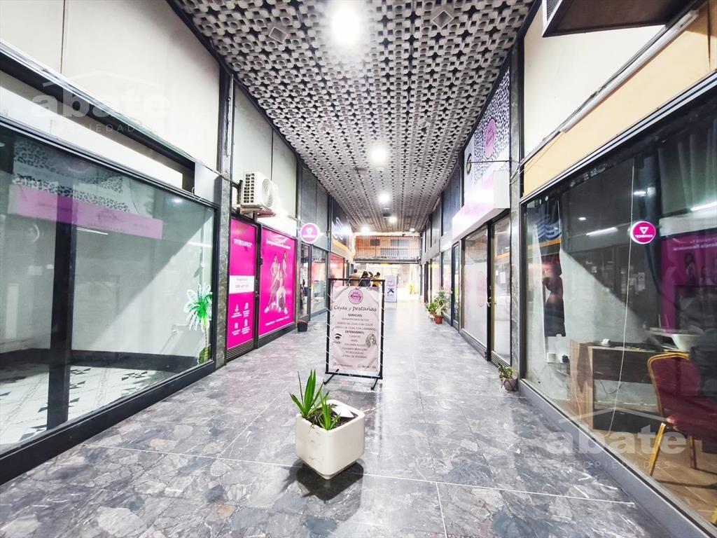 Local en Alquiler en 18 de Julio y Rio Branco, Centro. (Mon