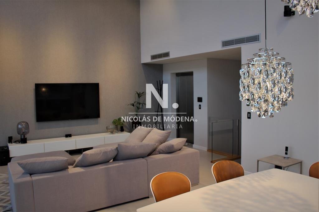 Exclusivo Penthouse en torre de Categoria