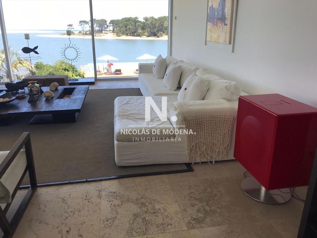 Vende apartamento de 4 dormitorios en suite, con vista espe