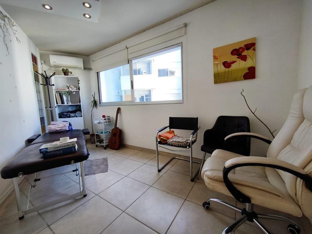 Venta en Tres Cruces de Apartamento para Oficina en Torre d