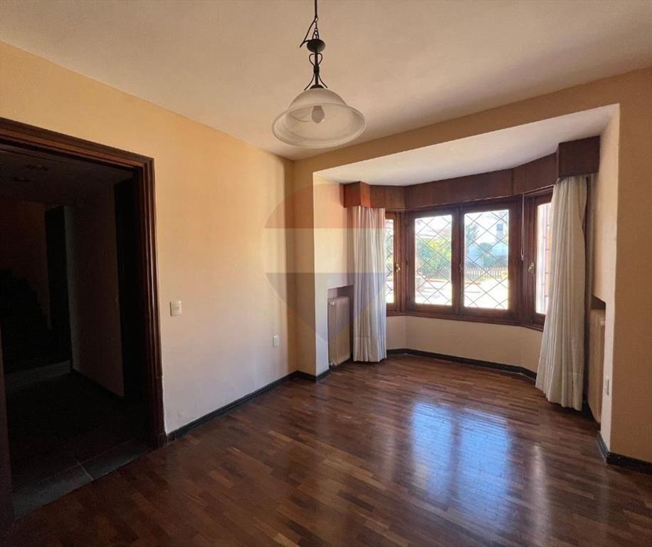 VENTA CASA CARRASCO 4 DORM, SERV BARB Y PISCINA