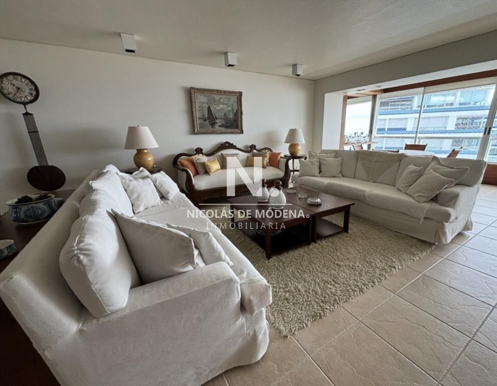 Departamento de 3 dormitorios + dep en venta con