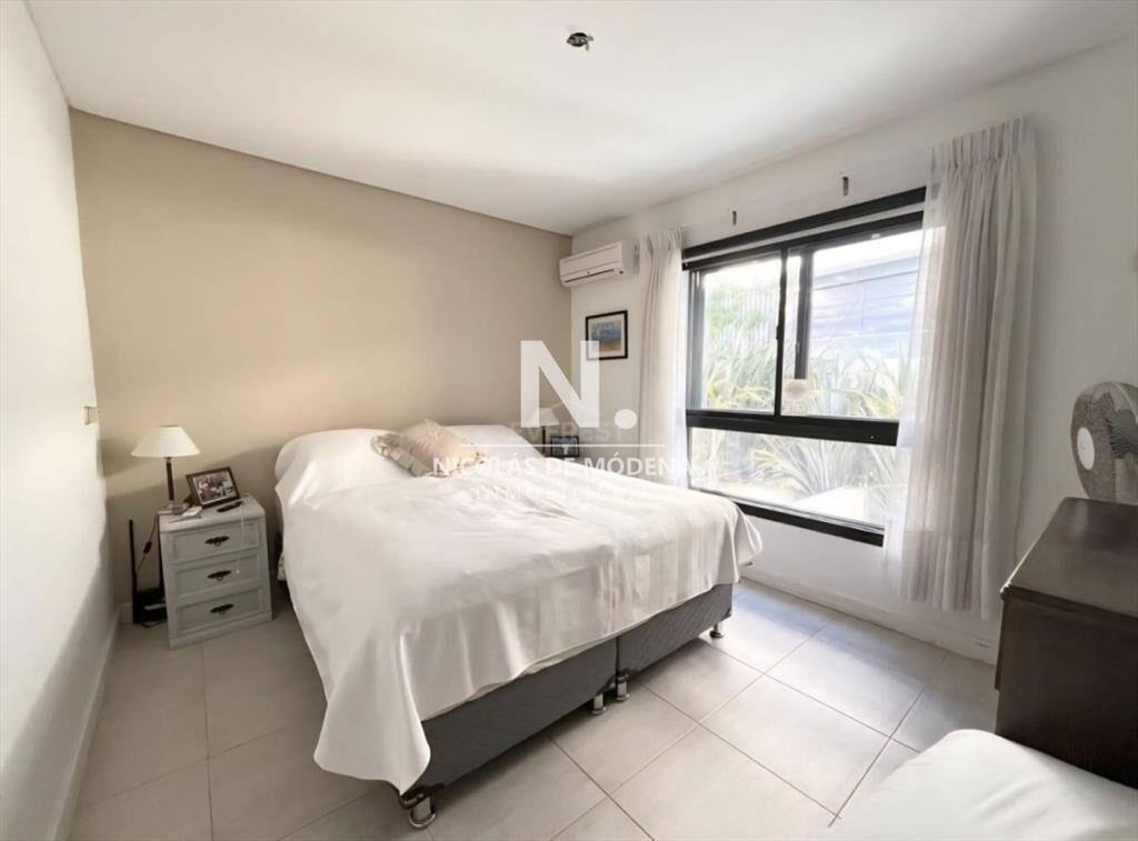 En venta apartamento duplex en Playa Brava, con