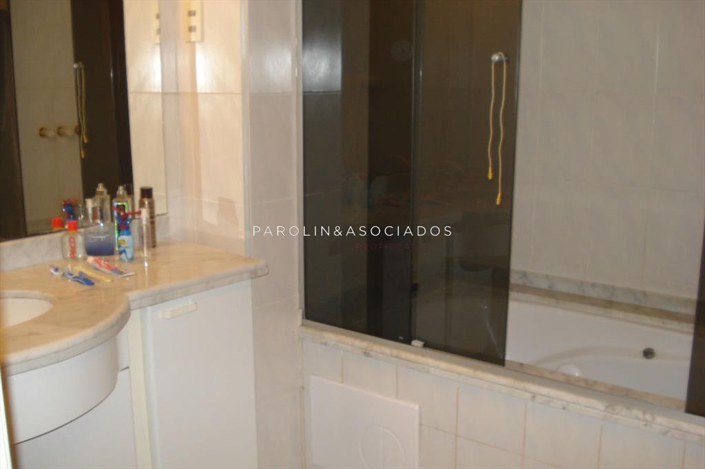 Apartamento en venta a pasos del mar en Punta del Este.