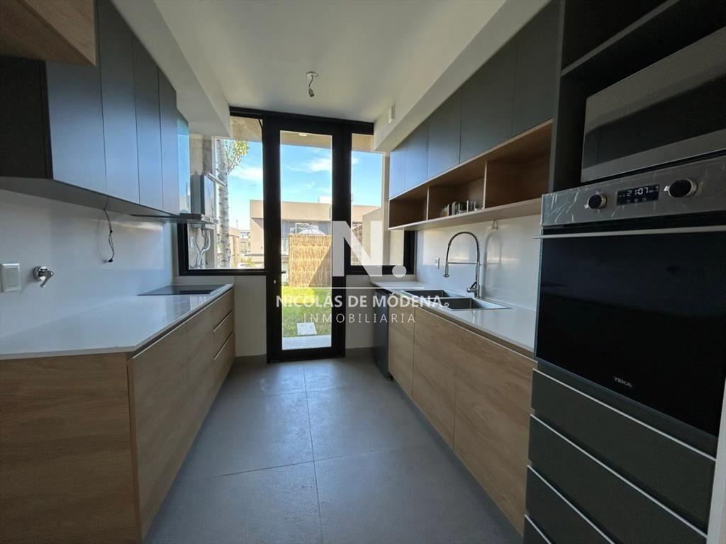 Casa en Venta a Estrenar de 3 Dormitorios y 3 en