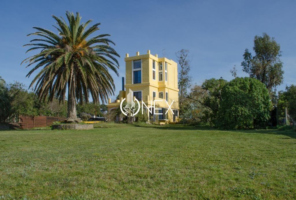 Casa Tipo Castillo en Venta - Frente al Mar - m