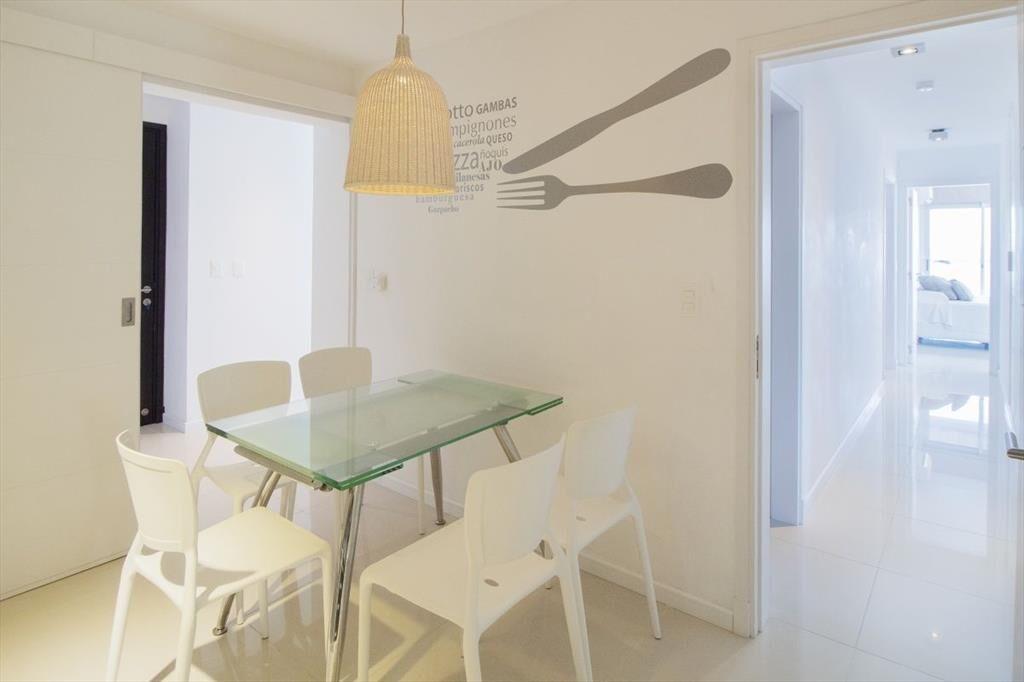 Excelente Apartamento de Tres Dormitorios con Vista a Playa