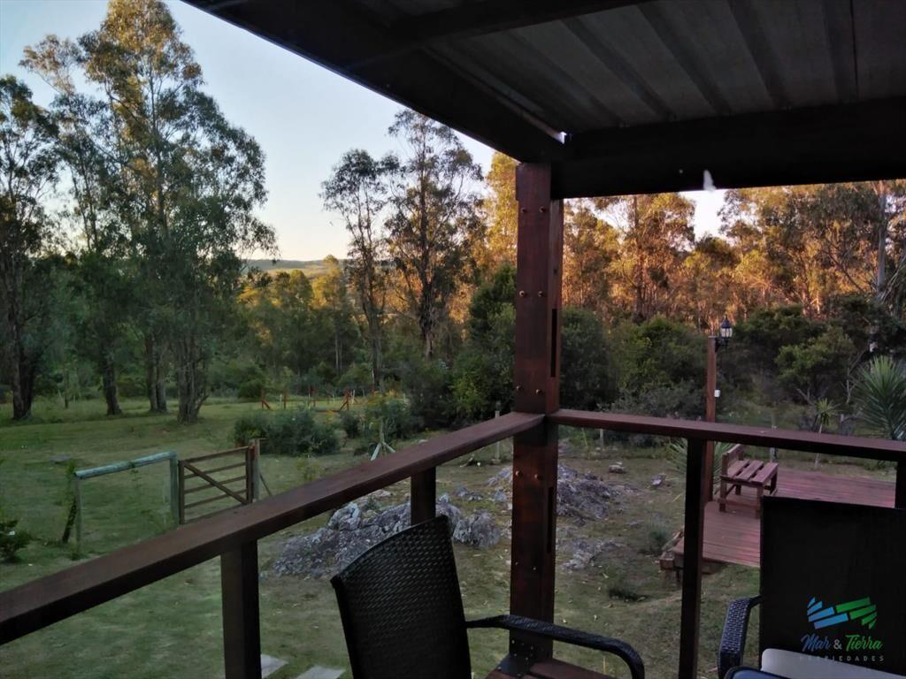 Muy linda chacra con casa, arbolada y bien