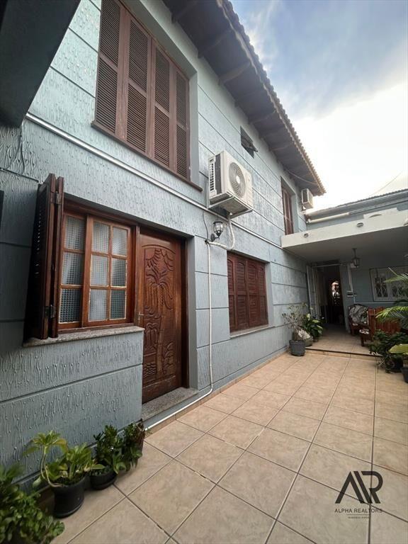 Casa en venta c/ cochera en Artigas