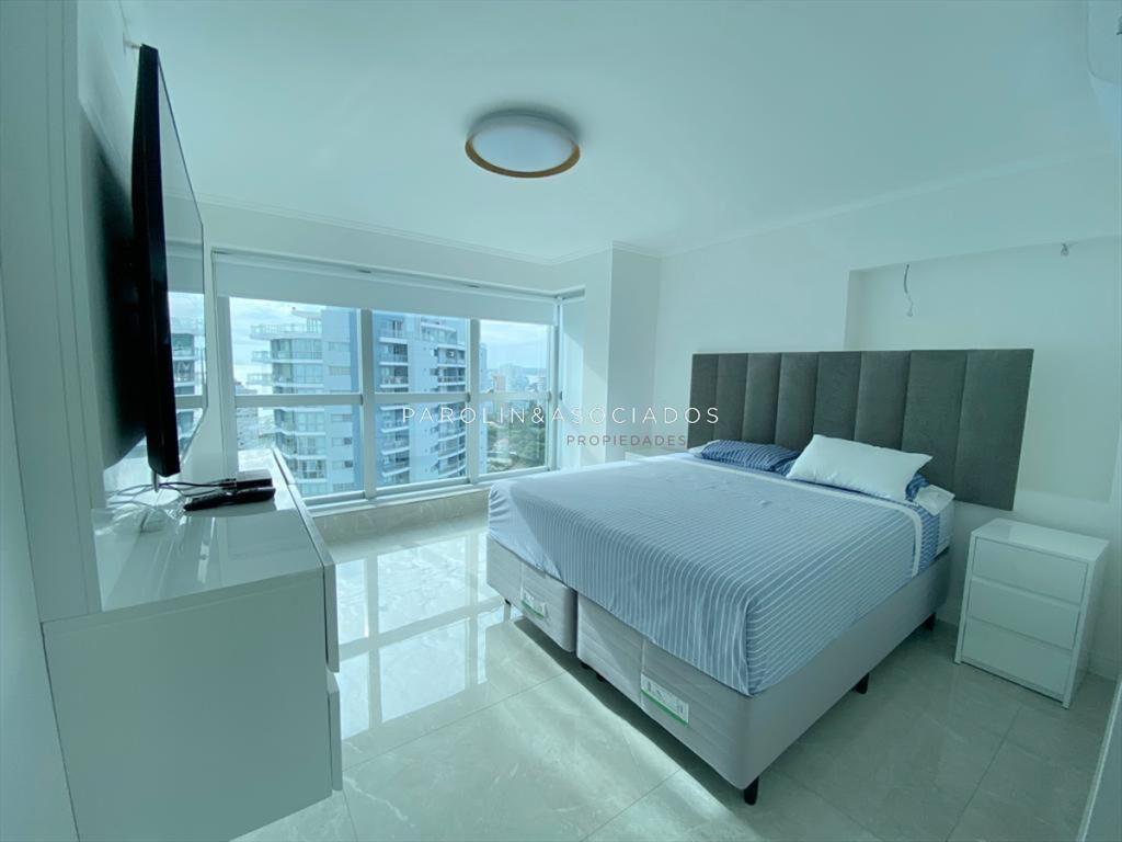 Apartamento de 3 dormitorios en venta en Miami