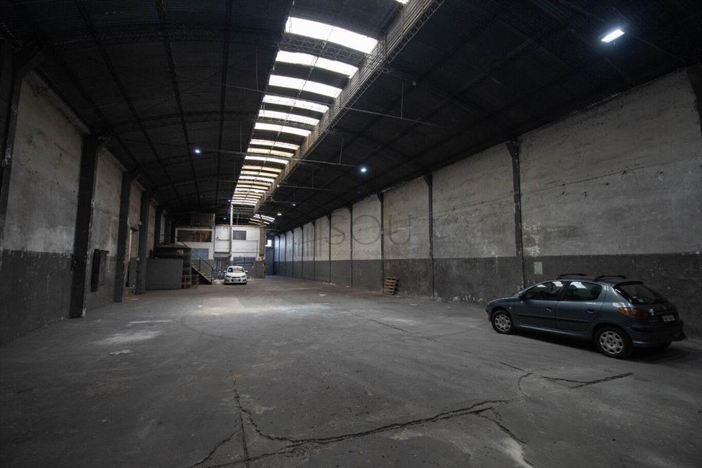 Venta depósito y local industrial con parking en Sayago