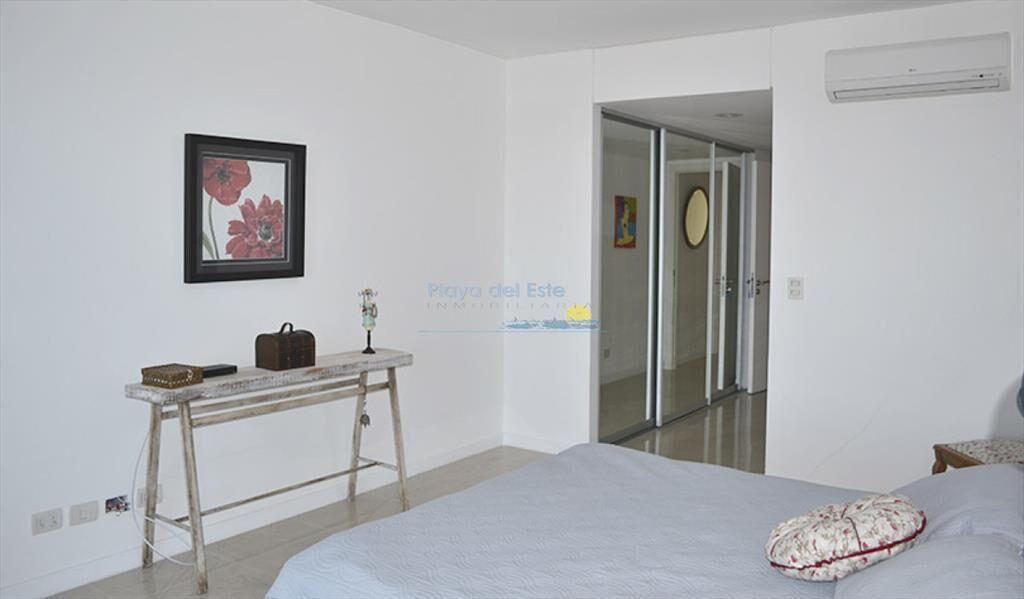 Apartamento de 2 Dormitorios en Torre Le Parc , ,