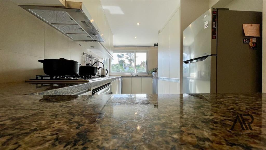 Apartamento en venta de 3 dormitorios c/ cochera en Play...