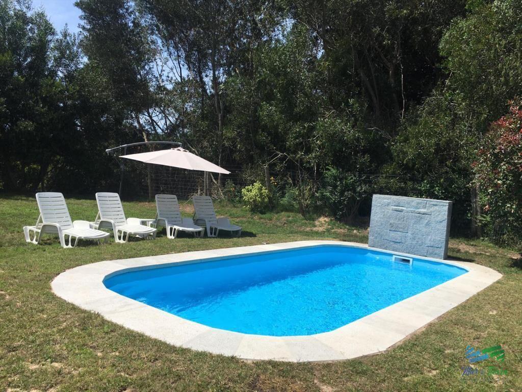 Casa de 3 dormitorios con piscina climatizada en alquiler.