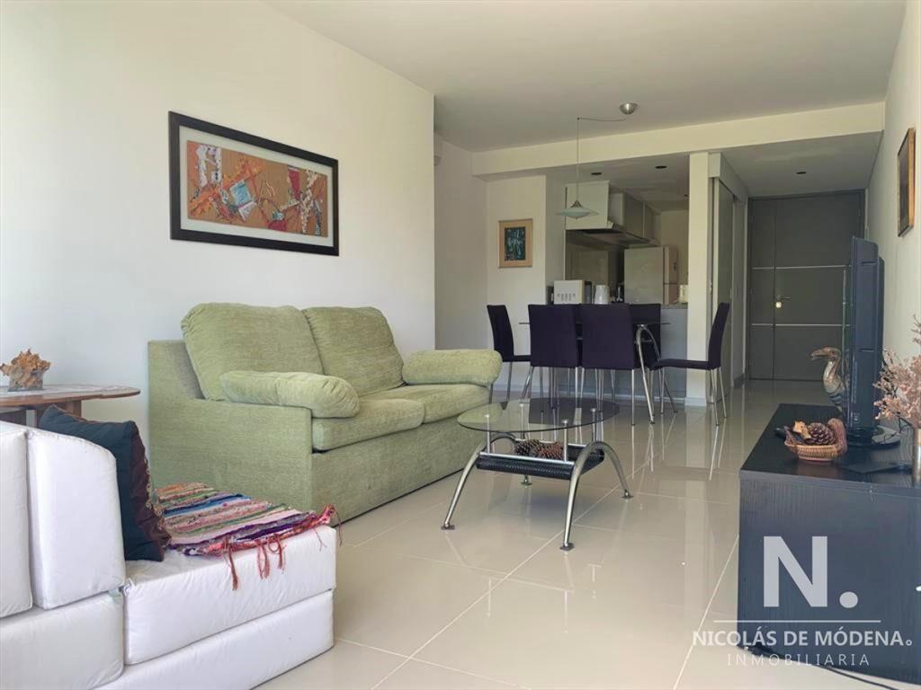 Moderno apartamento de Dos Dormitorios en Venta - Punta del
