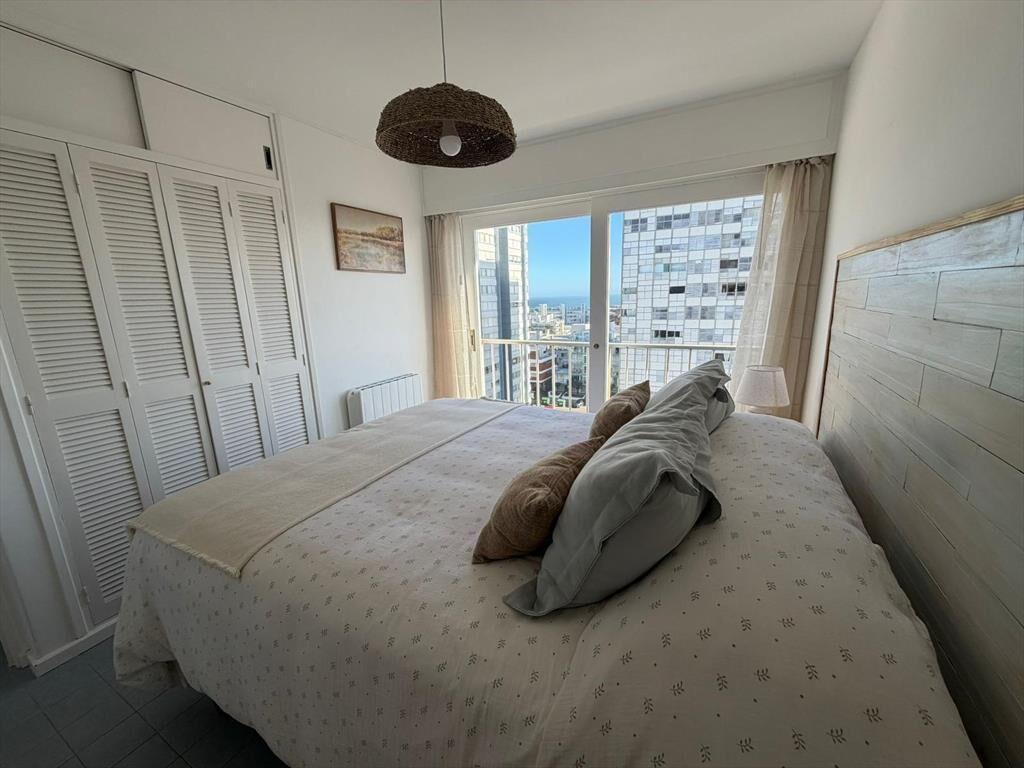 Alquiler anual 2 dormitorios Península Punta del Este