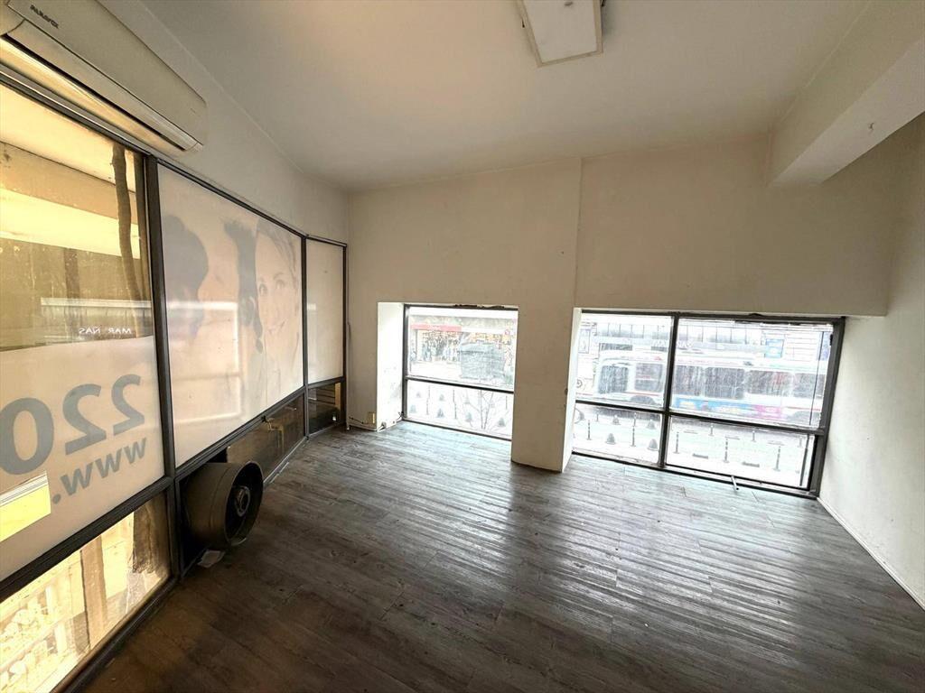 Alquiler de Local comercial en Av. 18 de Julio con 61 Mts2 e