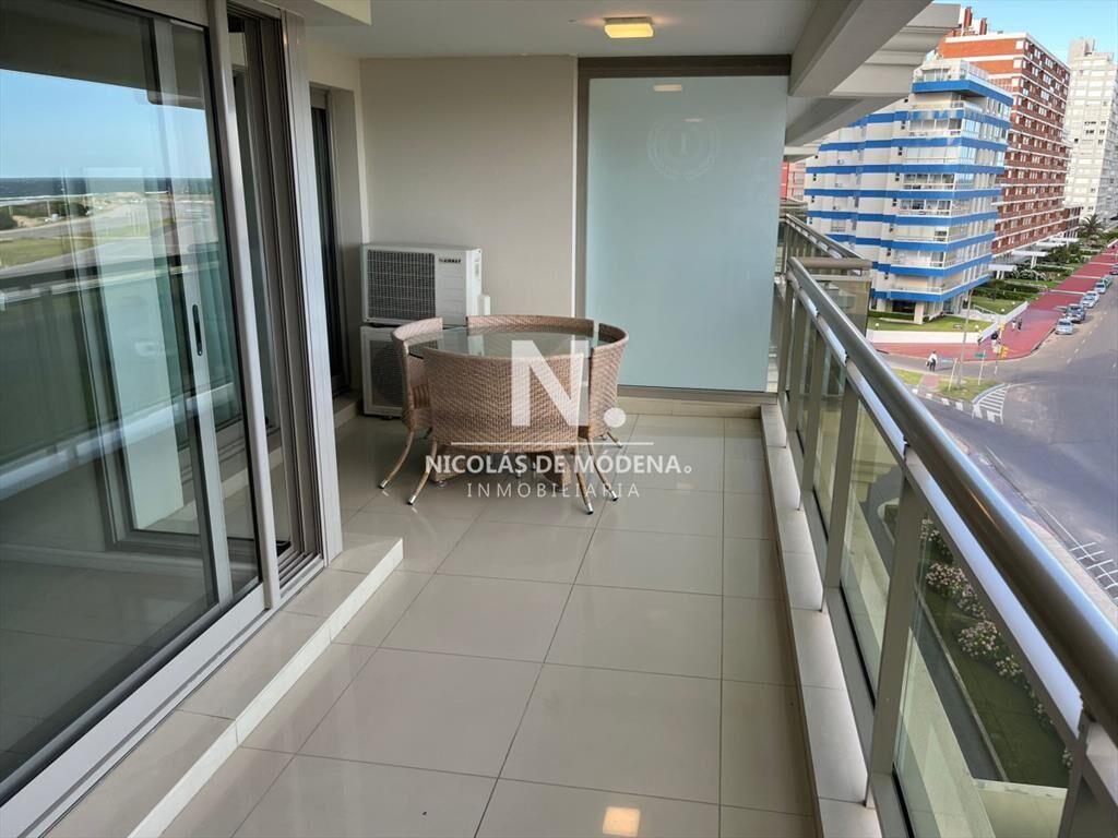 Alquila apartamento con vista al mar de 3 dormitorios en Br