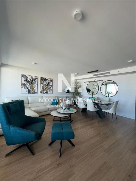 Vende apartamento de 2 dormitorios en suite, con