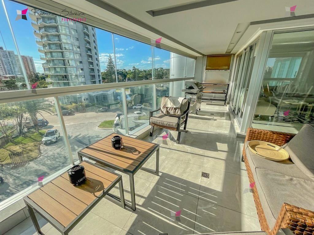 VENTA DE APARTAMENTO DE 3 DORMITORIOS Y SERVICIO