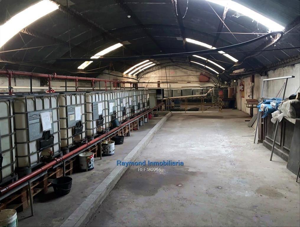 Venta excelente local de 951m2 sobre Millán